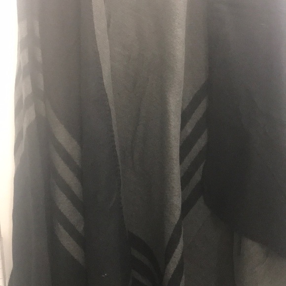 Reversible poncho (new from Fitfabfun box) - Picture 2 of 2